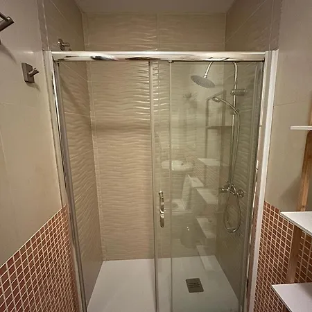 Piso Moderno En El Centro Historico A 3 Min Del Mar شقة إِستيبونا